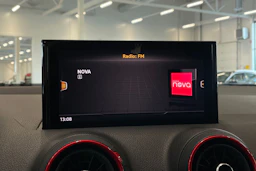 punainen Audi SQ2 2019 kuva 24.