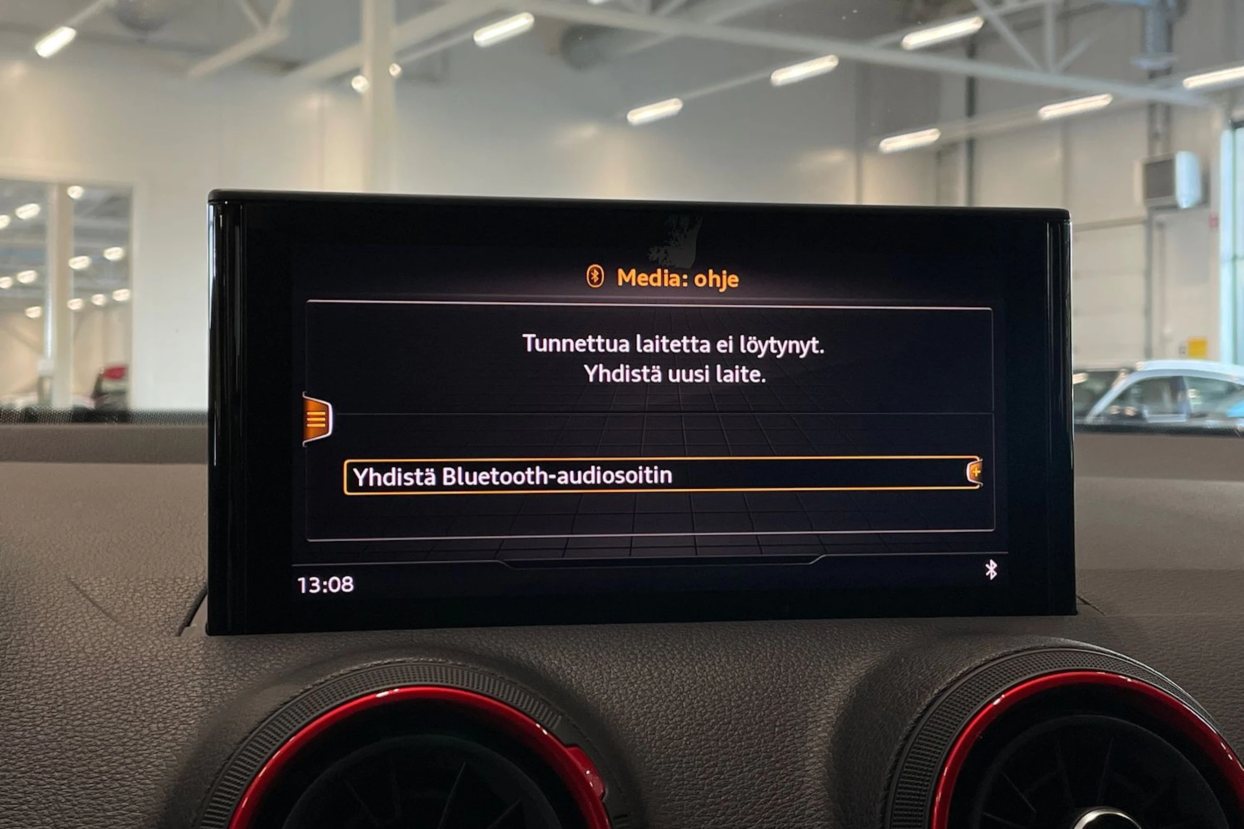 punainen Audi SQ2 2019 kuva 25.