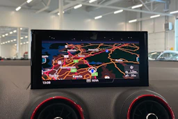 punainen Audi SQ2 2019 kuva 26.