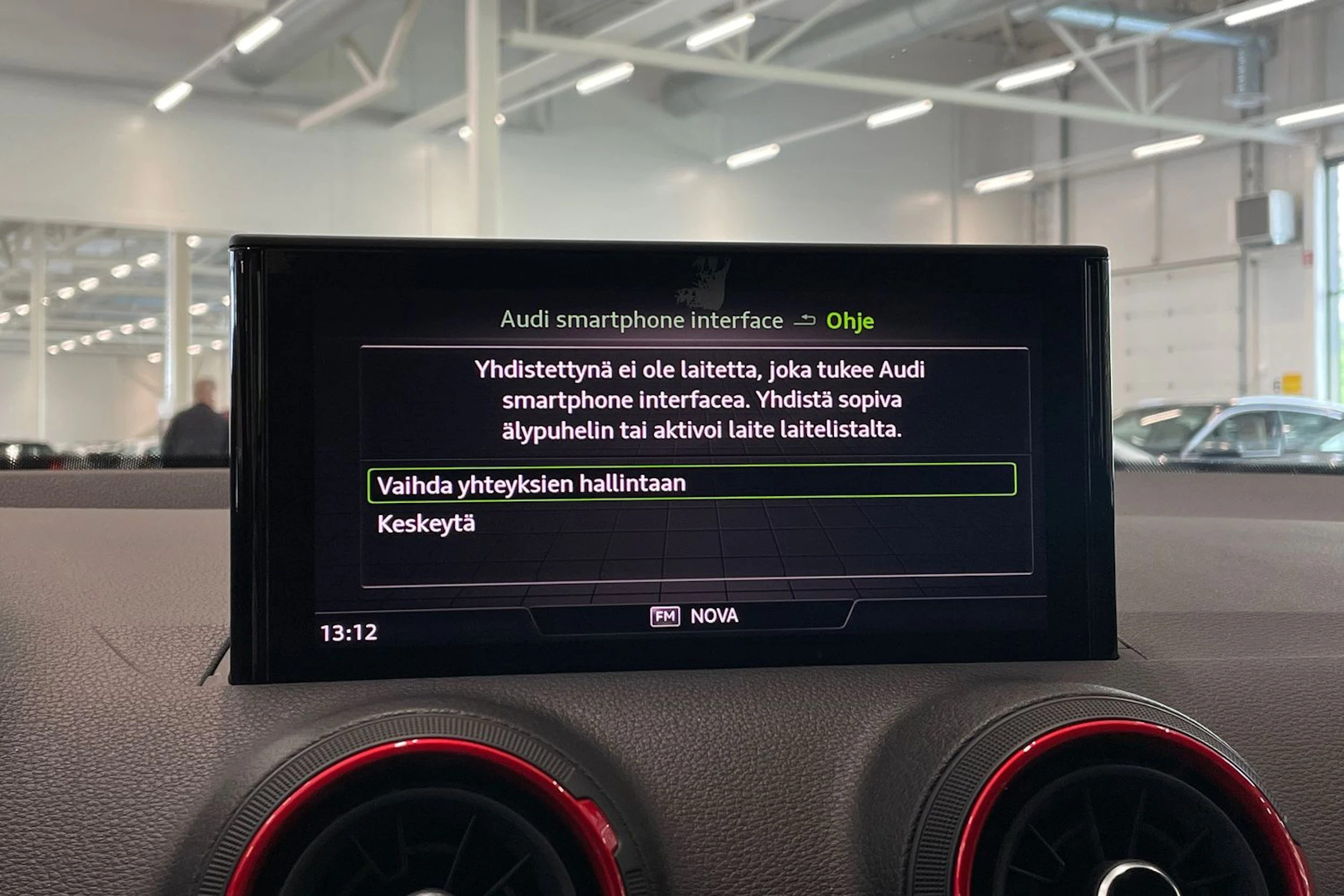punainen Audi SQ2 2019 kuva 30.