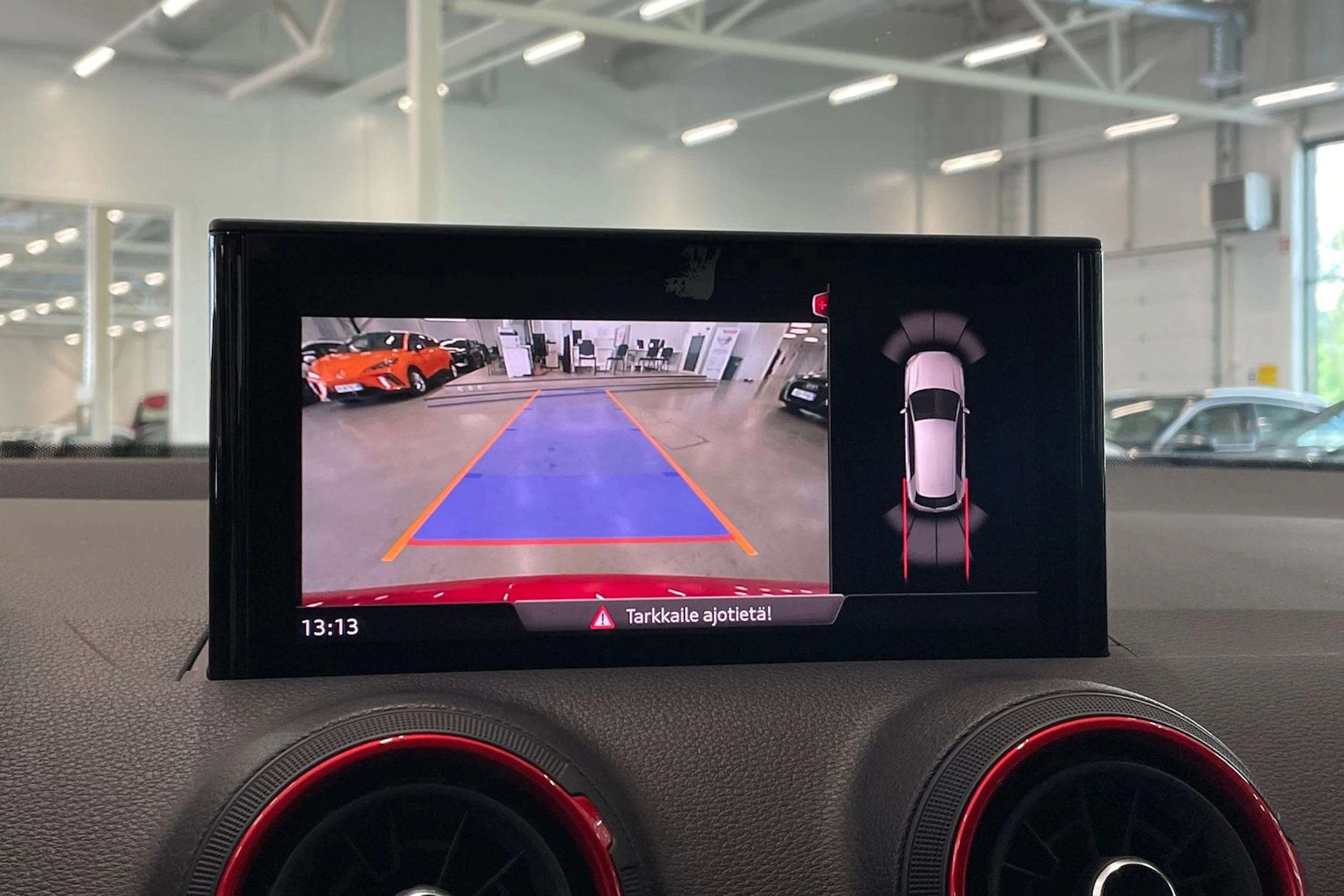 punainen Audi SQ2 2019 kuva 31.