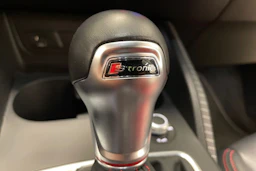 punainen Audi SQ2 2019 kuva 34.