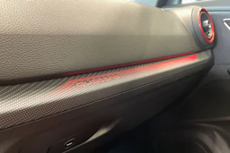 punainen Audi SQ2 2019 kuva 35.