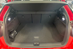punainen Audi SQ2 2019 kuva 38.