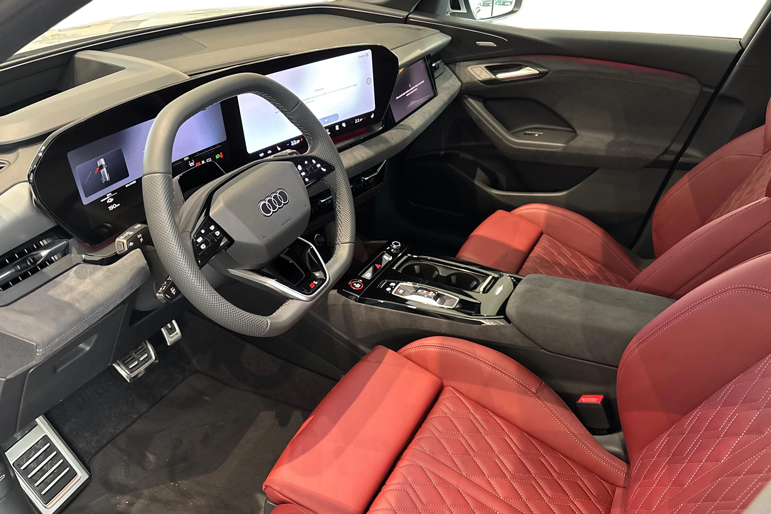 valkoinen Audi SQ6 e-tron 2026 kuva 6.