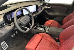 valkoinen Audi SQ6 e-tron 2026 kuva 6.