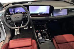 valkoinen Audi SQ6 e-tron 2026 kuva 7.