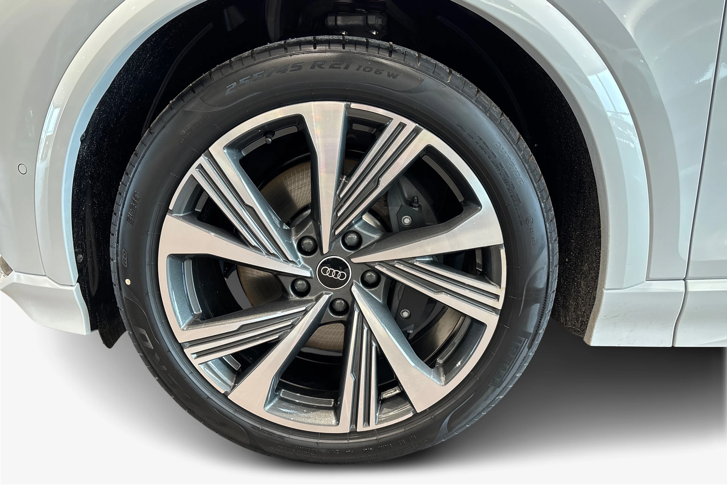 valkoinen Audi SQ6 e-tron 2026 kuva 9.