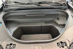 valkoinen Audi SQ6 e-tron 2026 kuva 15.