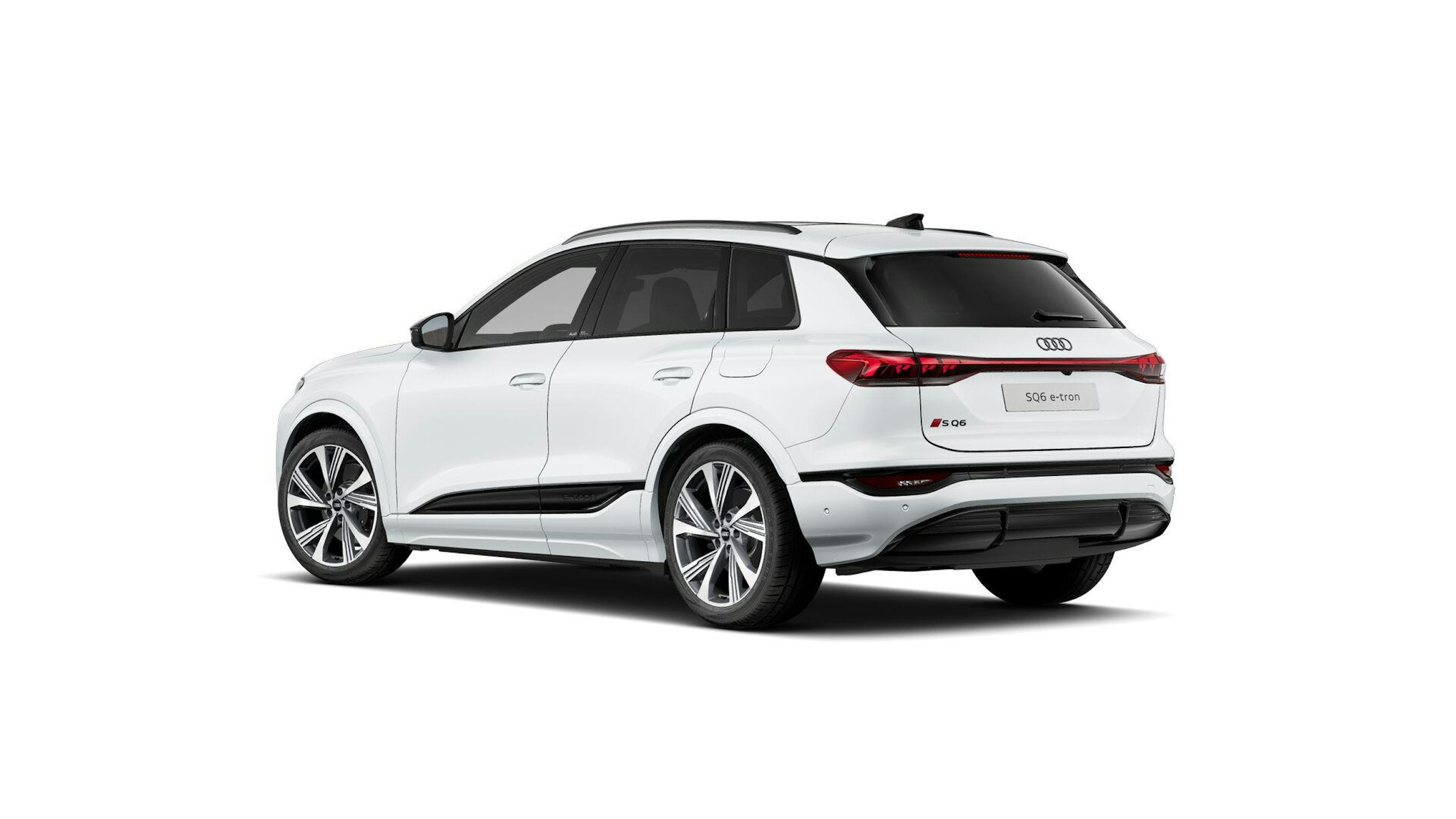 valkoinen Audi SQ6 e-tron 2024 kuva 3.