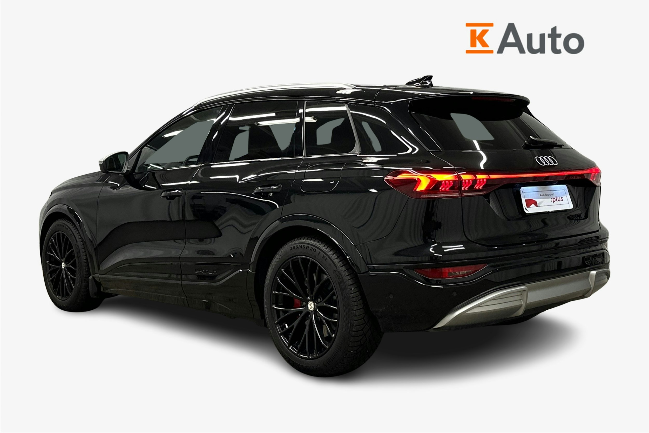 musta Audi SQ6 e-tron 2024 kuva 2.