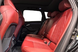 musta Audi SQ6 e-tron 2024 kuva 10.