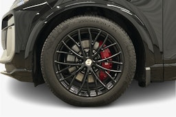 musta Audi SQ6 e-tron 2024 kuva 11.