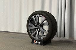 musta Audi SQ6 e-tron 2024 kuva 13.