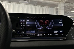 musta Audi SQ6 e-tron 2024 kuva 19.