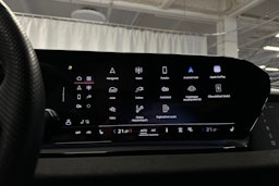 musta Audi SQ6 e-tron 2024 kuva 21.