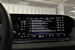 musta Audi SQ6 e-tron 2024 kuva 24.