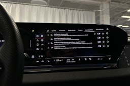 musta Audi SQ6 e-tron 2024 kuva 25.