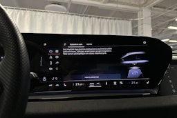 musta Audi SQ6 e-tron 2024 kuva 26.