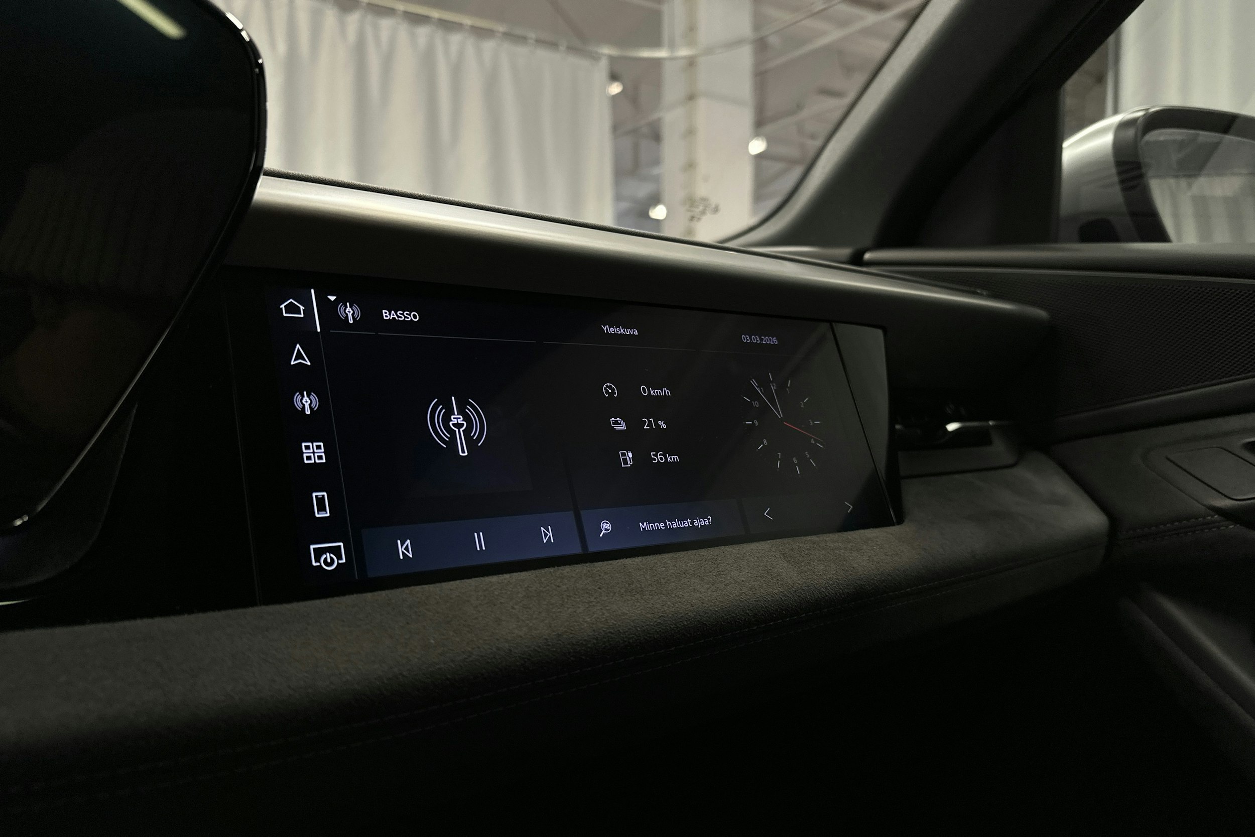 musta Audi SQ6 e-tron 2024 kuva 27.