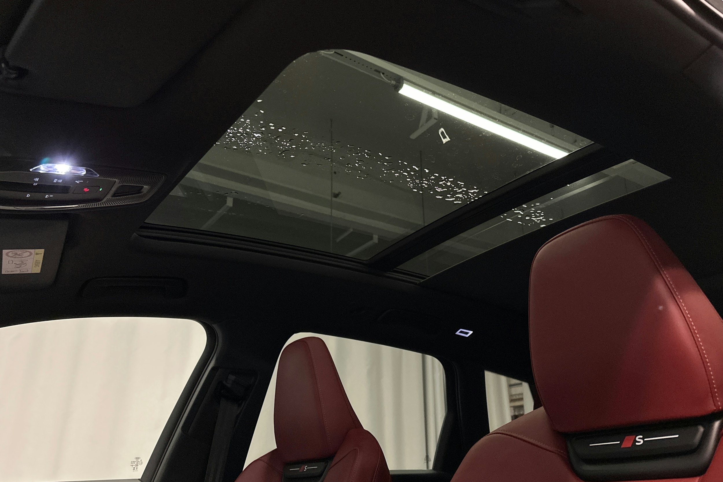 musta Audi SQ6 e-tron 2024 kuva 31.