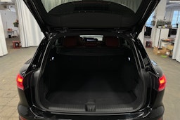 musta Audi SQ6 e-tron 2024 kuva 32.