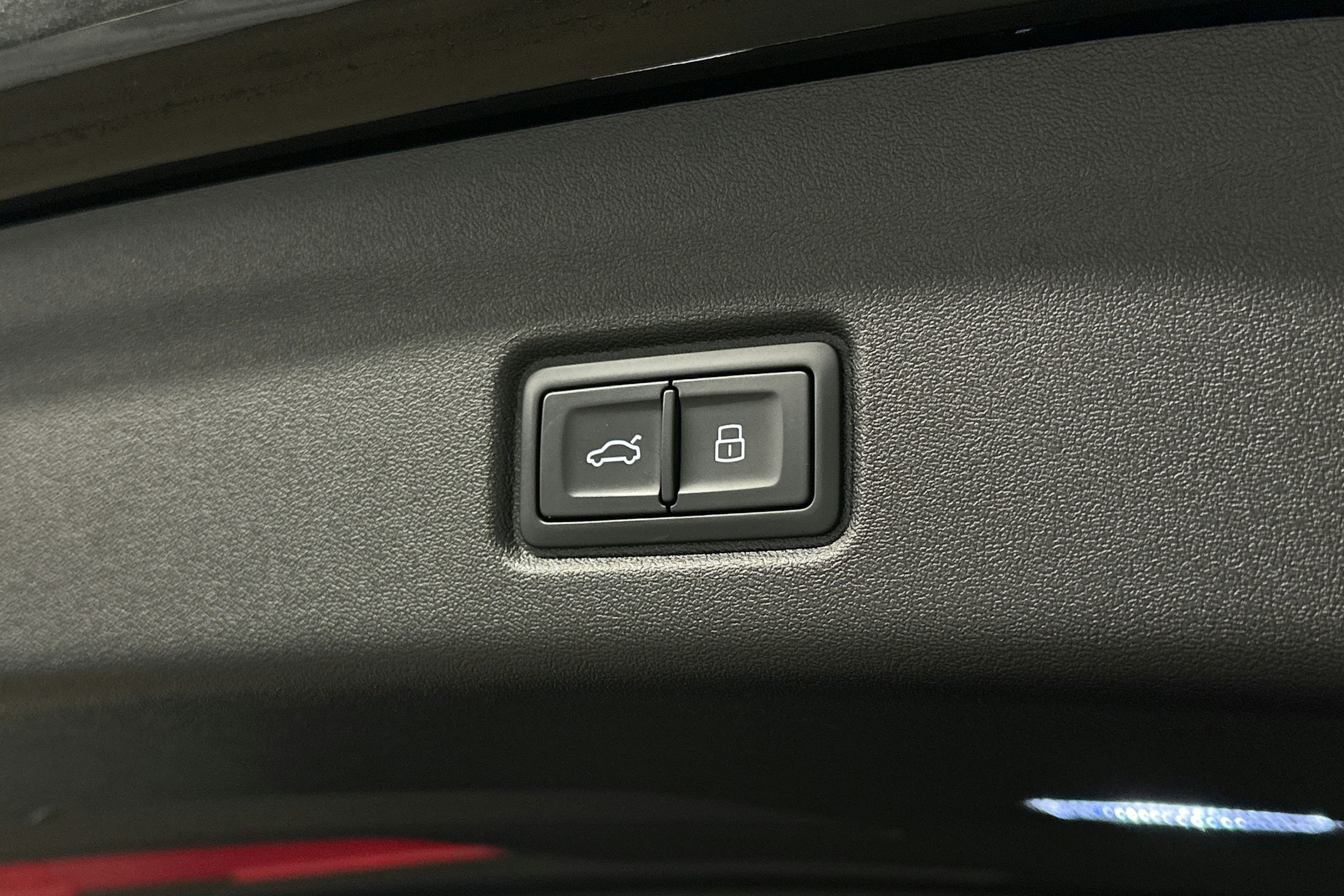 musta Audi SQ6 e-tron 2024 kuva 33.