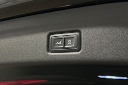 musta Audi SQ6 e-tron 2024 kuva 33.