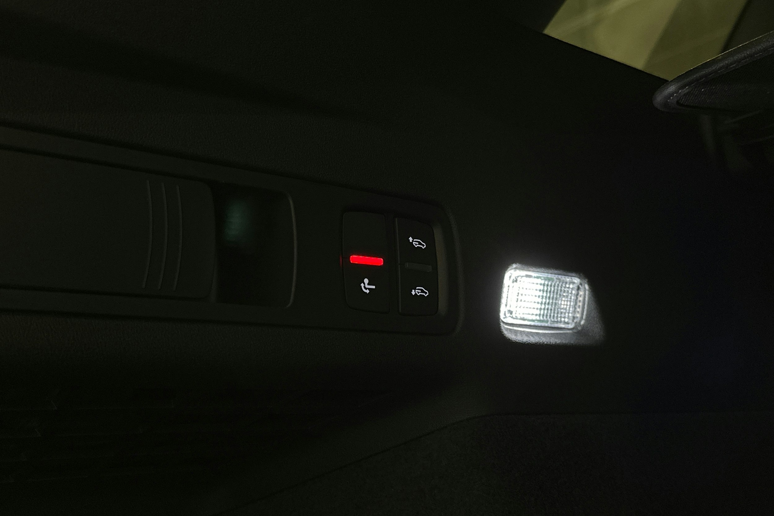 musta Audi SQ6 e-tron 2024 kuva 34.