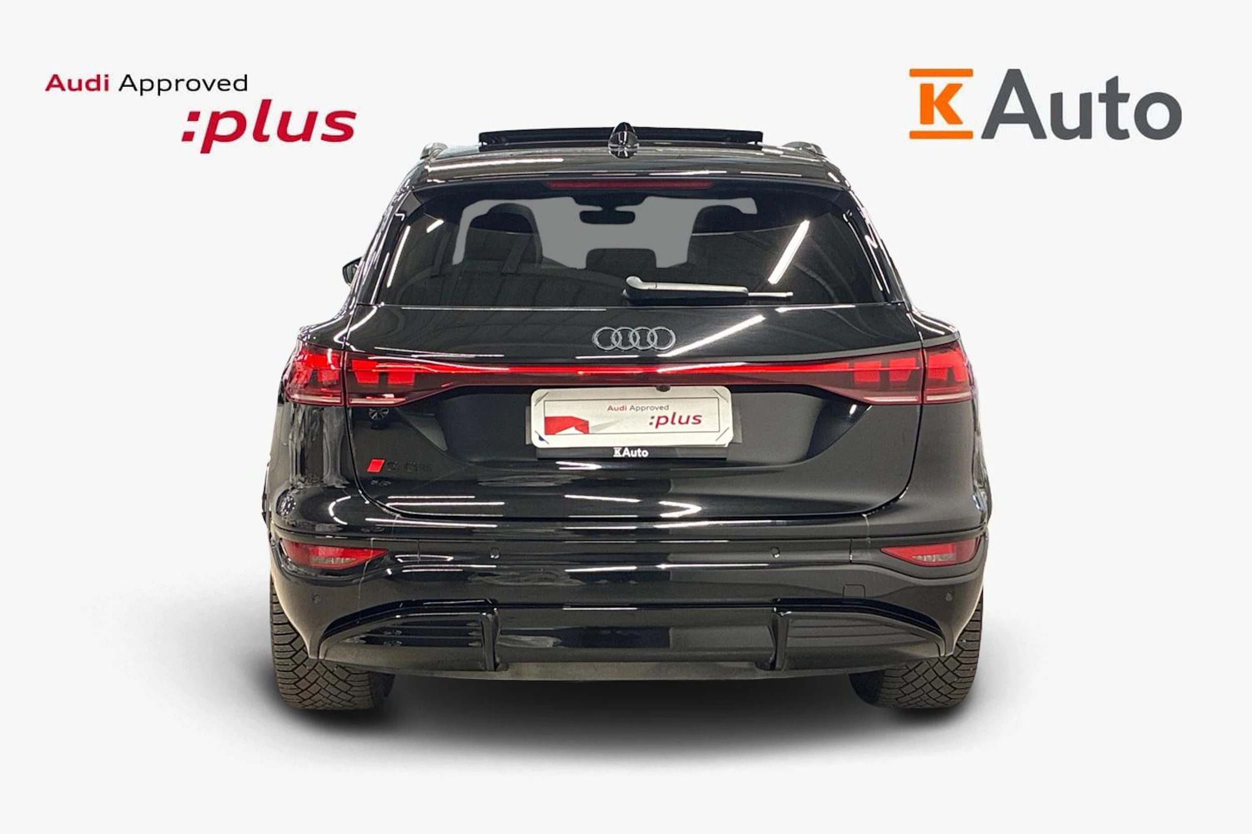 Musta Audi SQ6 e-tron 2024 kuva 3.