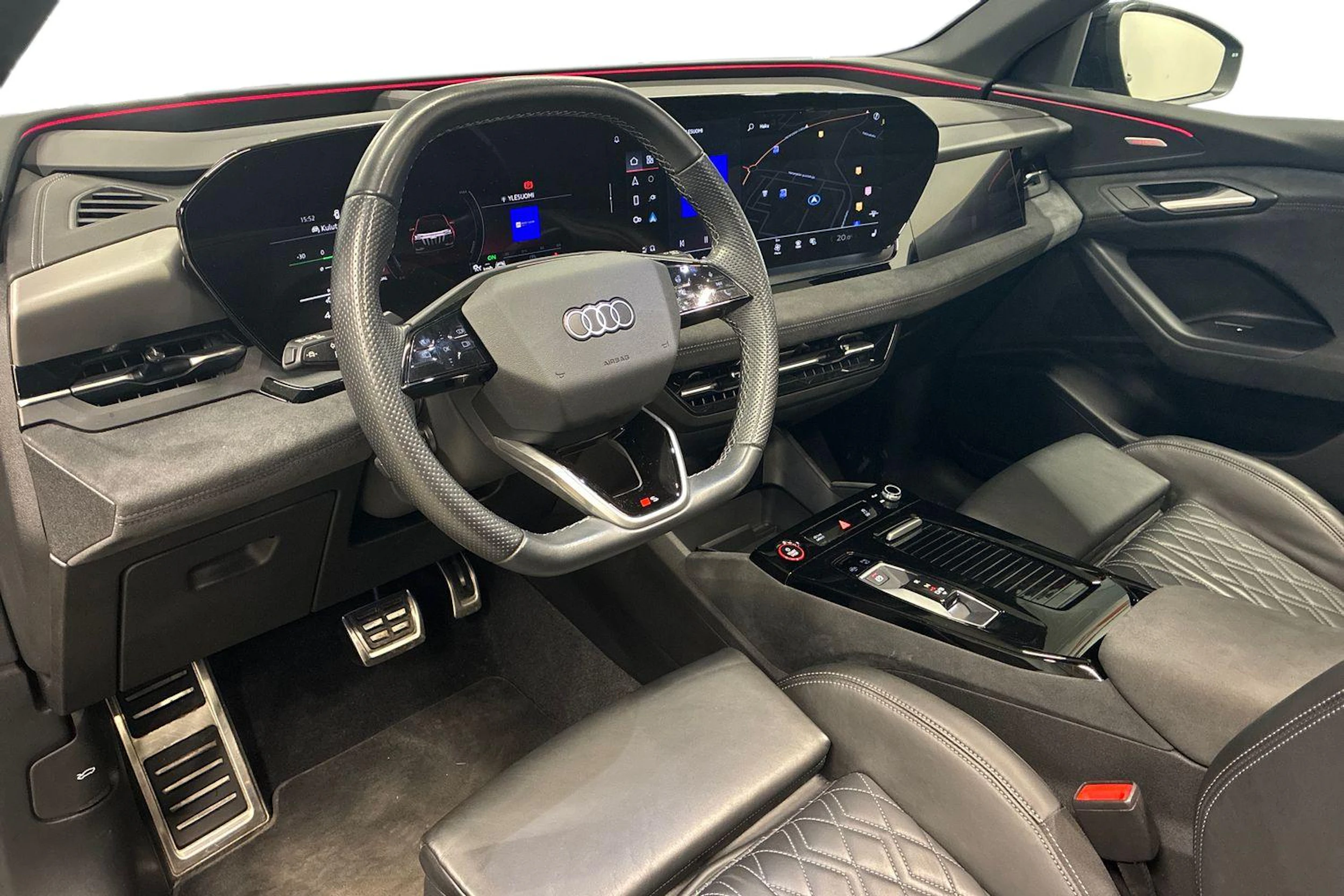 Musta Audi SQ6 e-tron 2024 kuva 6.