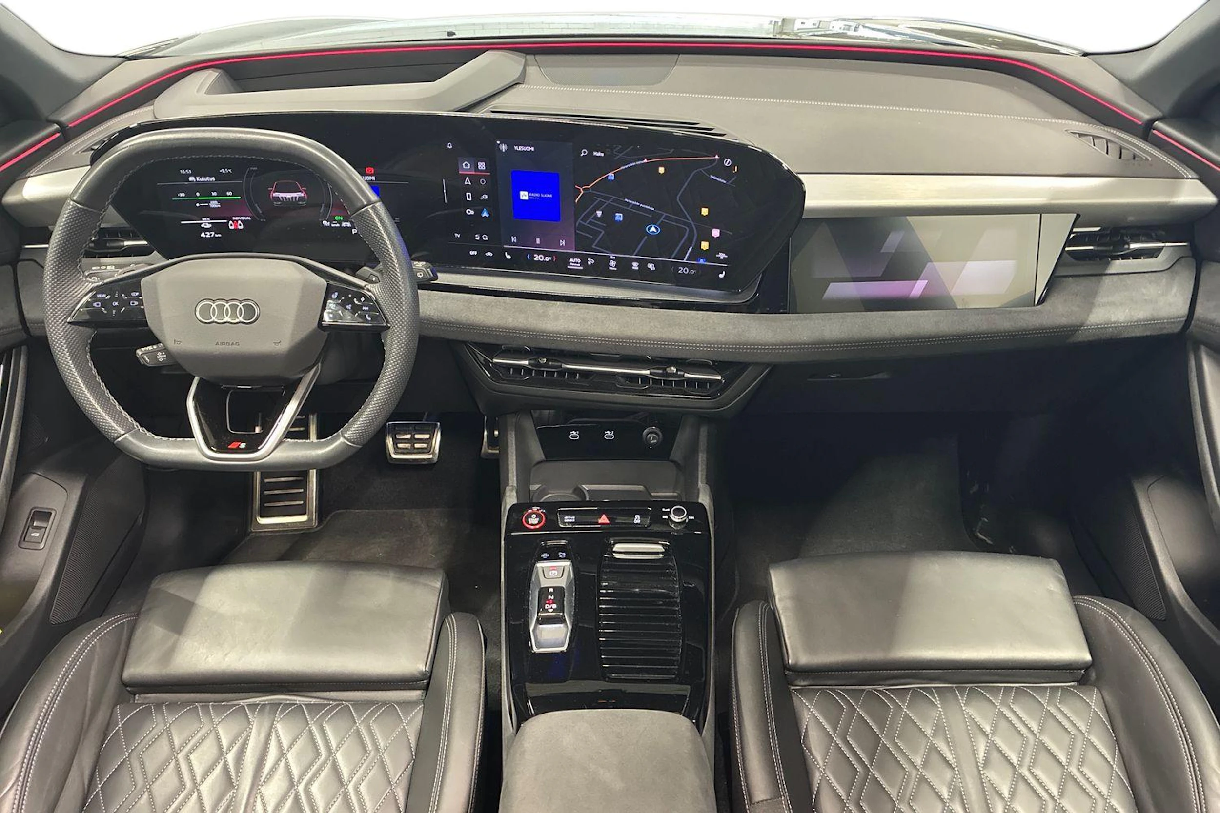 Musta Audi SQ6 e-tron 2024 kuva 7.