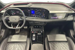 Musta Audi SQ6 e-tron 2024 kuva 7.