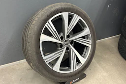 Musta Audi SQ6 e-tron 2024 kuva 10.