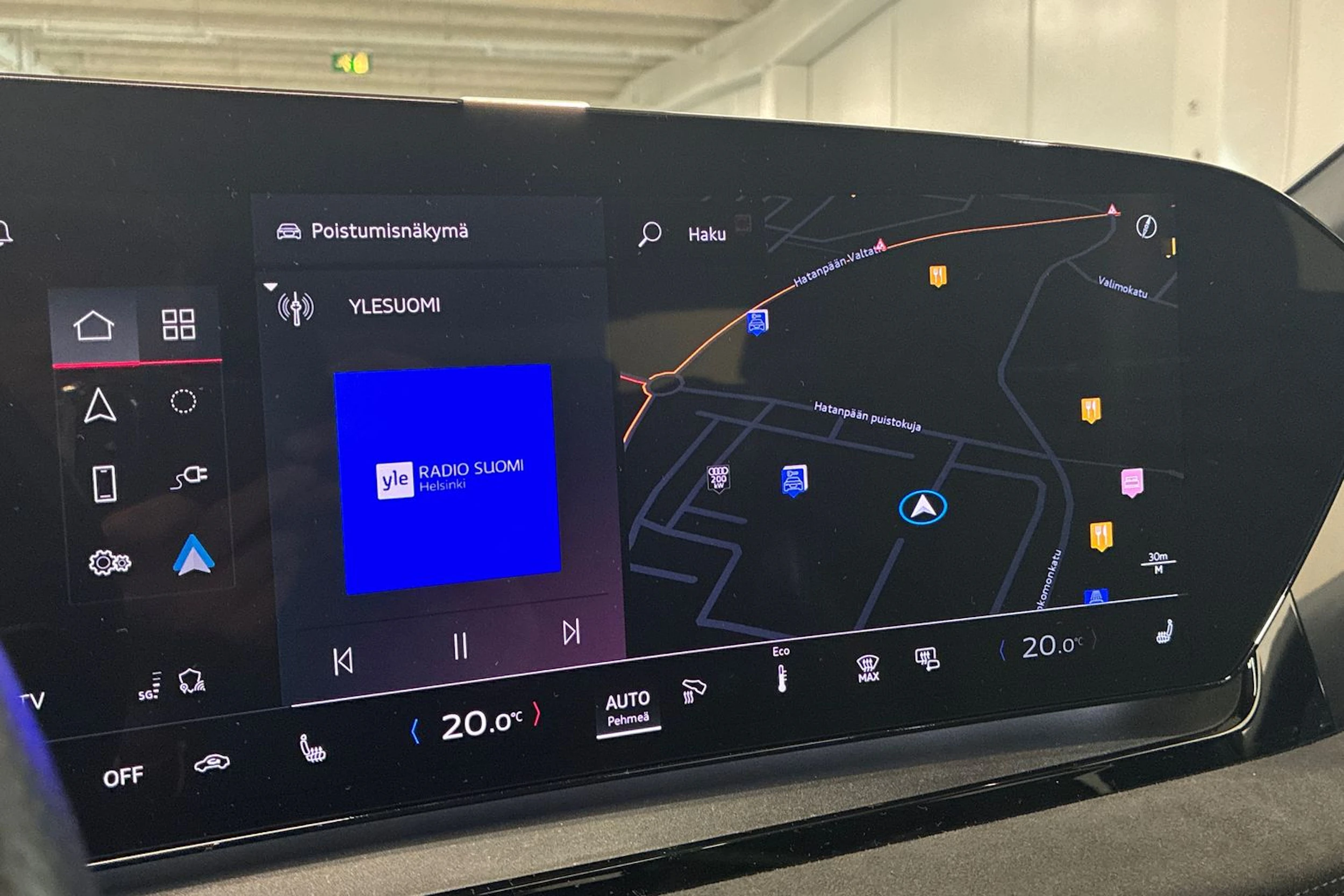 Musta Audi SQ6 e-tron 2024 kuva 15.