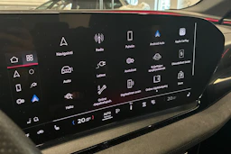 Musta Audi SQ6 e-tron 2024 kuva 16.