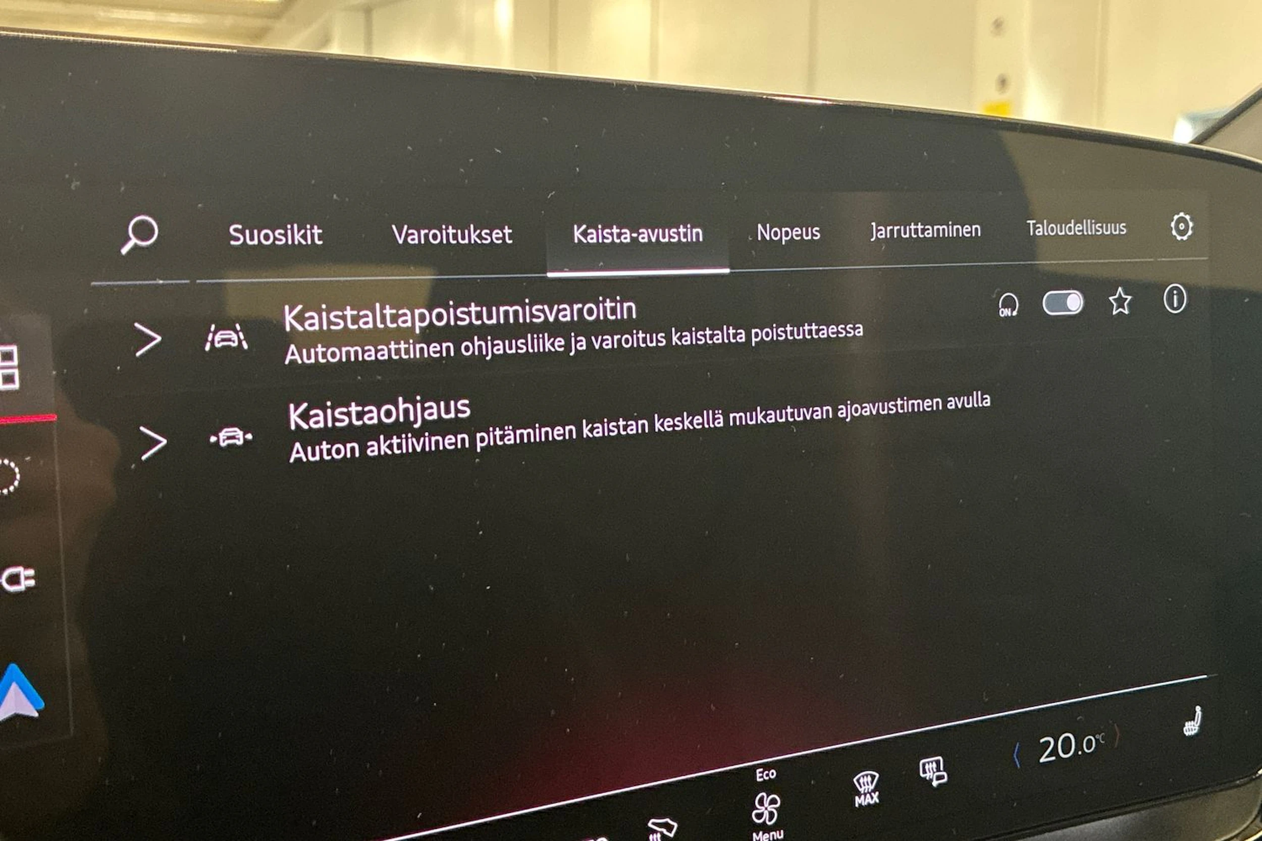 Musta Audi SQ6 e-tron 2024 kuva 20.