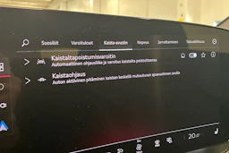 Musta Audi SQ6 e-tron 2024 kuva 20.