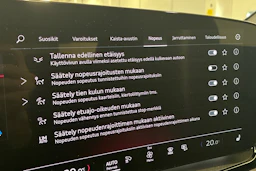 Musta Audi SQ6 e-tron 2024 kuva 21.