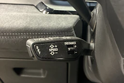 Musta Audi SQ6 e-tron 2024 kuva 24.