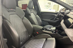 Musta Audi SQ6 e-tron 2024 kuva 26.