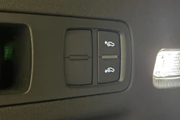 Musta Audi SQ6 e-tron 2024 kuva 29.