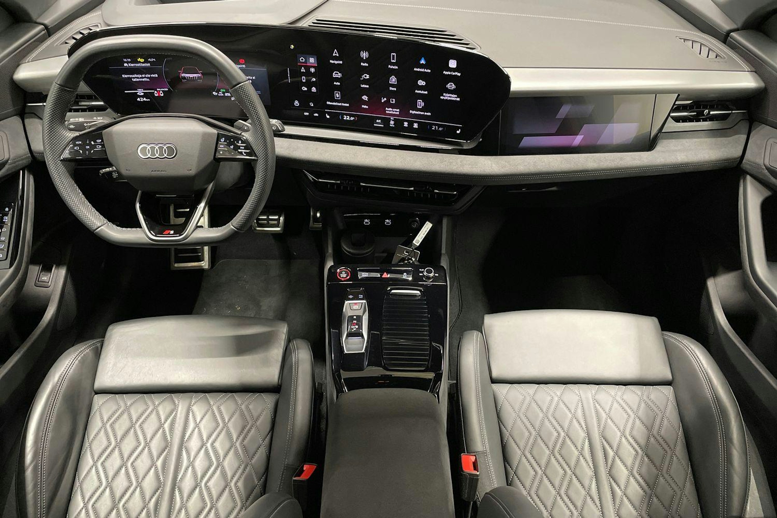 valkoinen Audi SQ6 e-tron 2024 kuva 7.