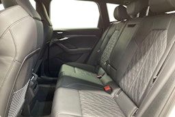 valkoinen Audi SQ6 e-tron 2024 kuva 8.