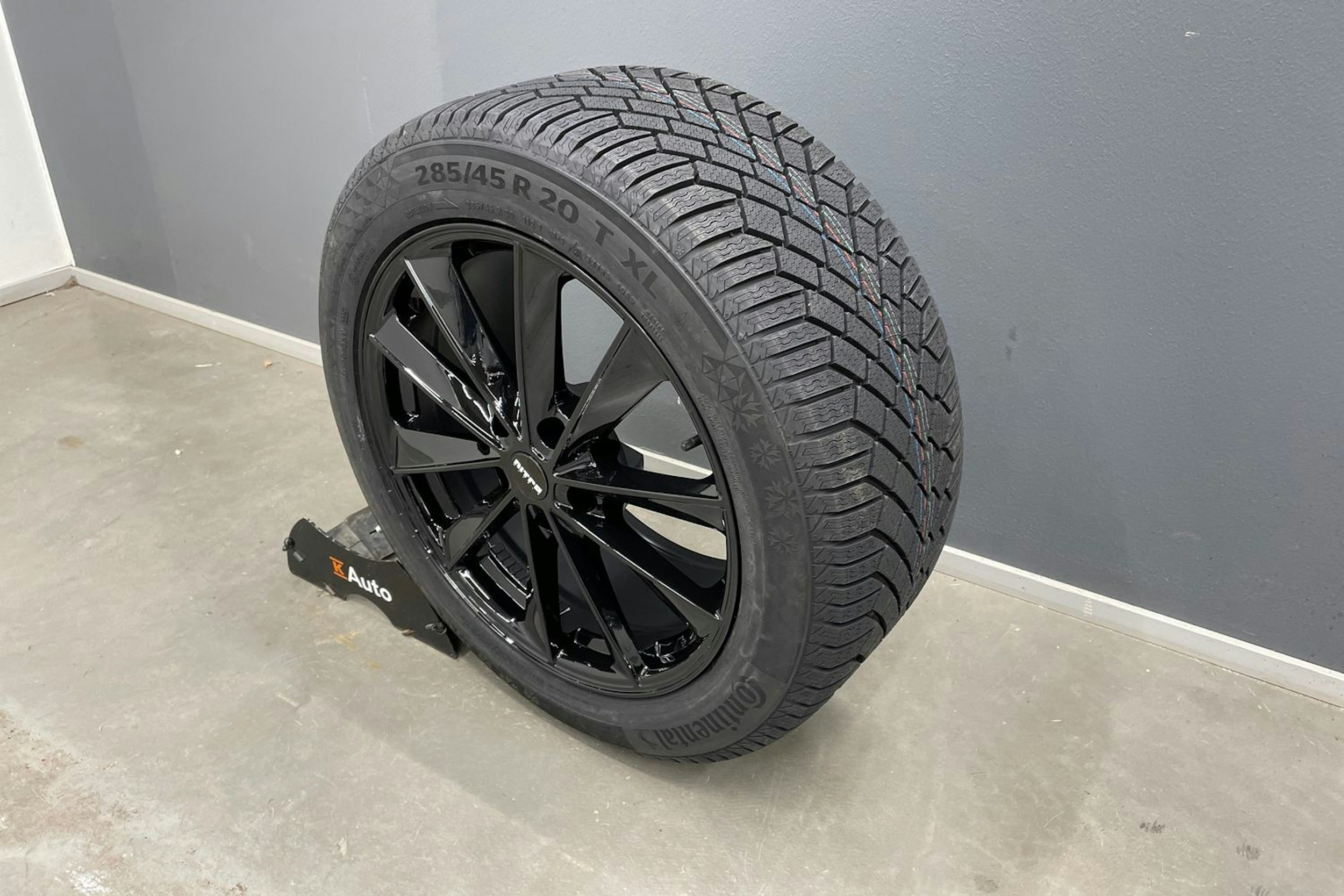 valkoinen Audi SQ6 e-tron 2024 kuva 11.