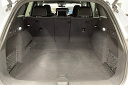 valkoinen Audi SQ6 e-tron 2024 kuva 12.