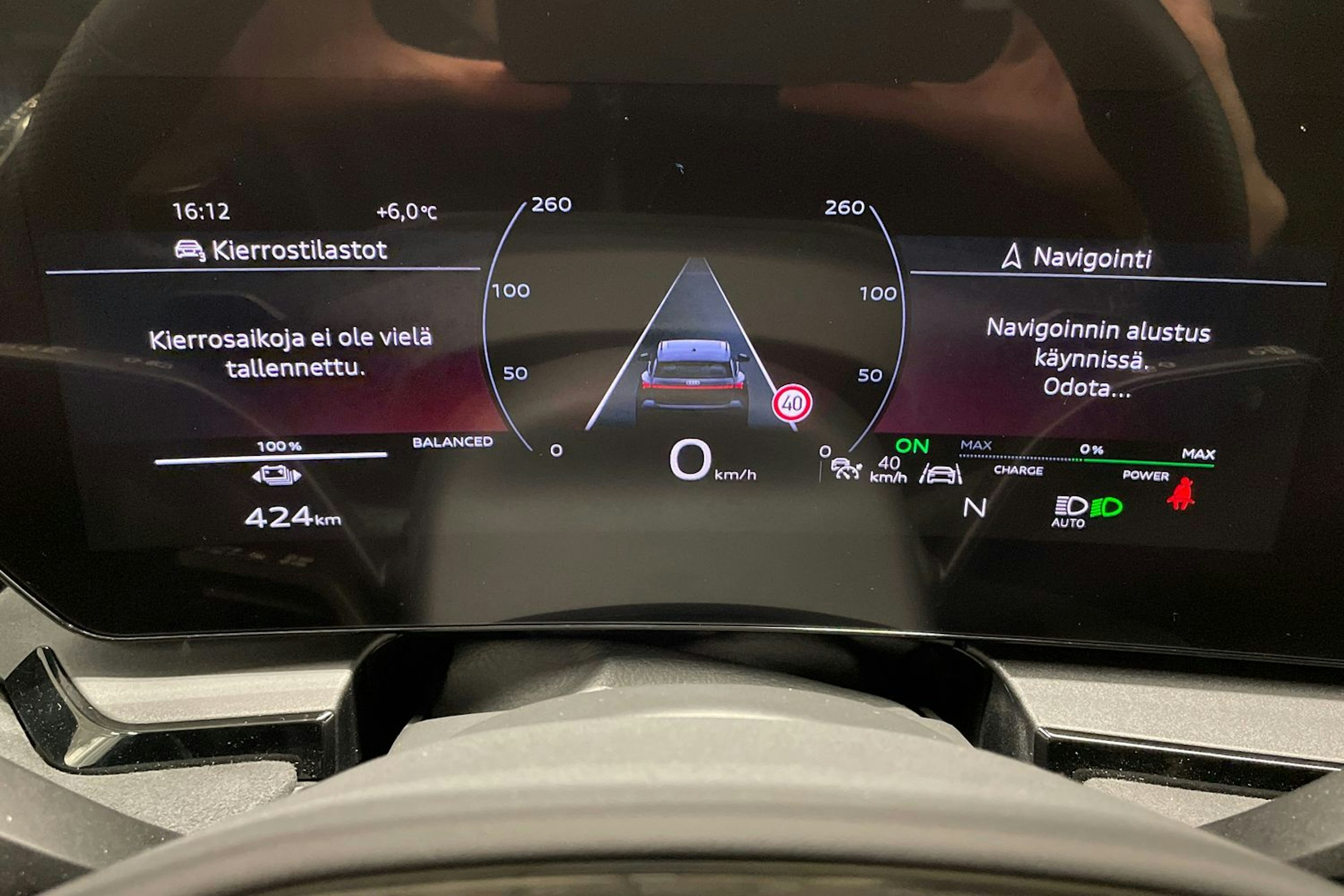 valkoinen Audi SQ6 e-tron 2024 kuva 13.