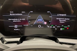 valkoinen Audi SQ6 e-tron 2024 kuva 13.