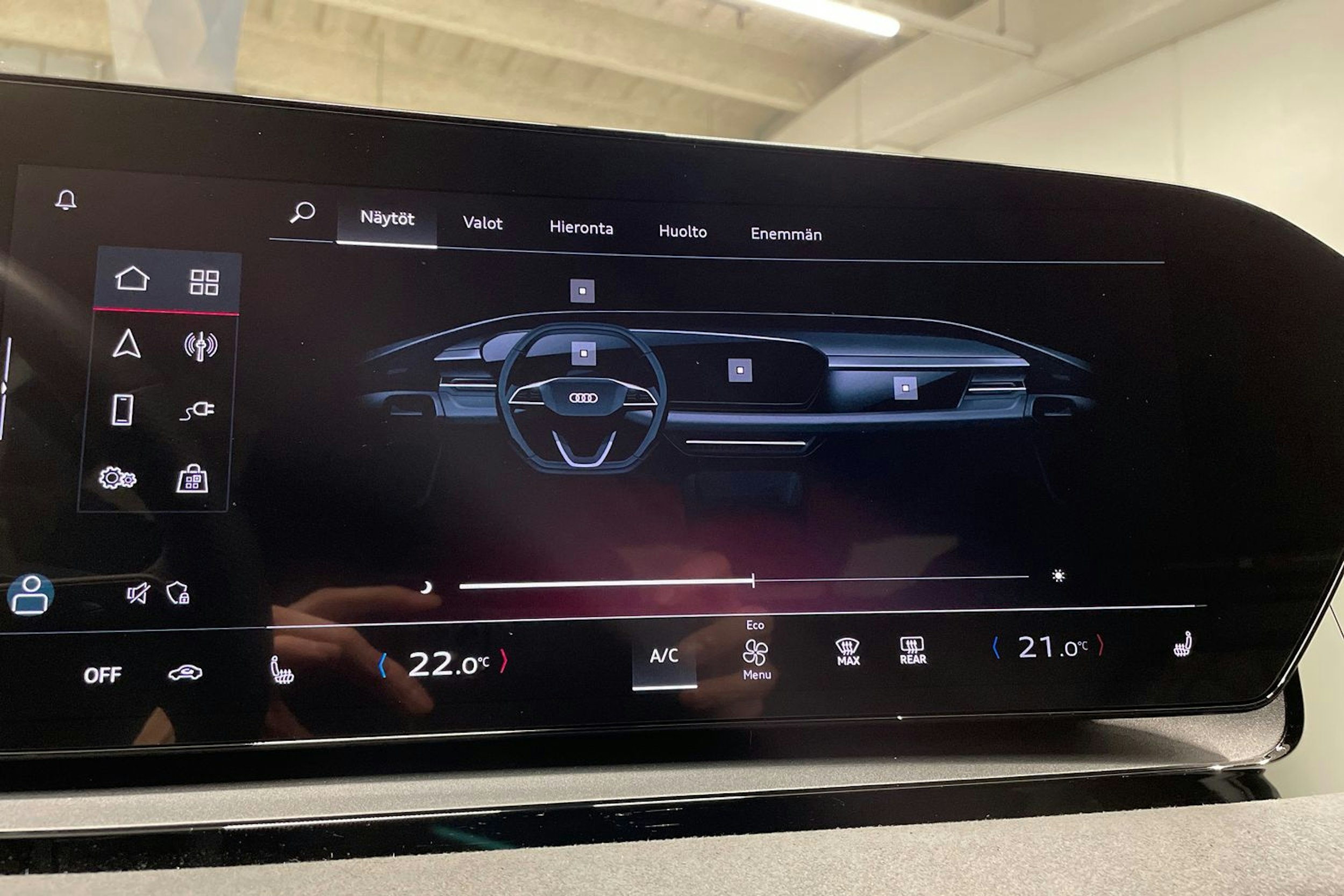 valkoinen Audi SQ6 e-tron 2024 kuva 17.