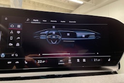 valkoinen Audi SQ6 e-tron 2024 kuva 17.